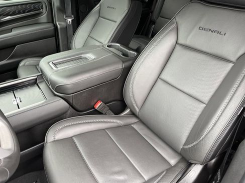 Used 2024 GMC Yukon Denali w/ Advanced Technology Package image 12