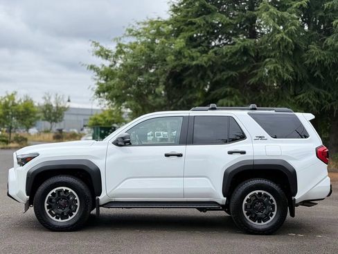 Certified 2025 Toyota 4Runner TRD Off-Road Premium AWD/4WD image 2