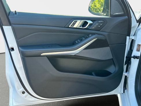 New 2026 BMW X7 M60i image 17