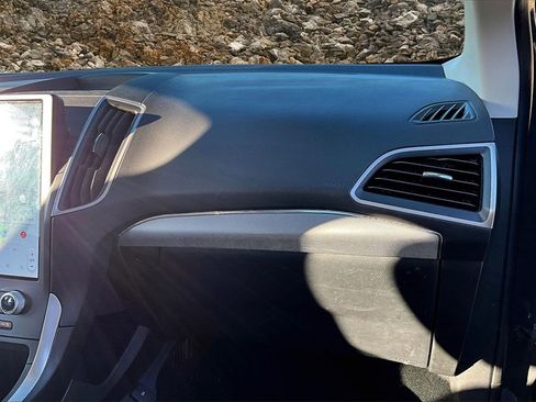 Used 2021 Ford Edge SEL image 13