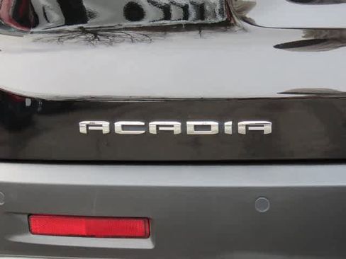 Used 2023 GMC Acadia SLT w/ Preferred Package image 7