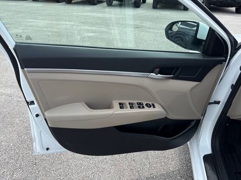 Used 2019 Hyundai Elantra SE FWD image 13