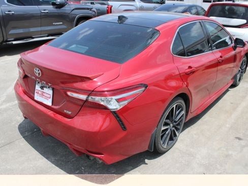 Used 2019 Toyota Camry XSE FWD image 11