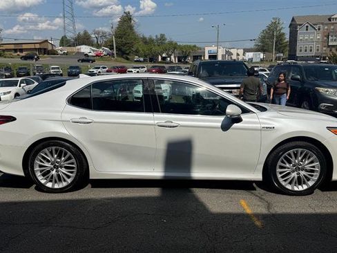 Used 2018 Toyota Camry XLE w/ Audio Package image 8