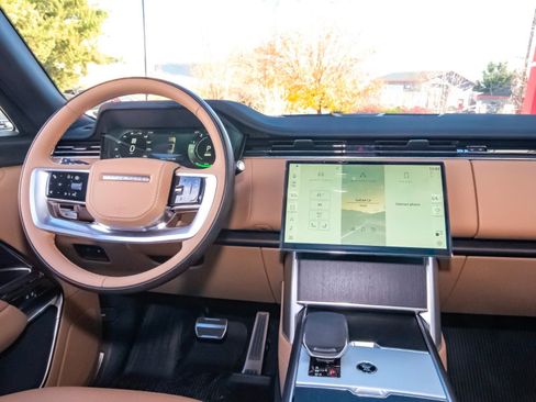 New 2025 Land Rover Range Rover SE image 37