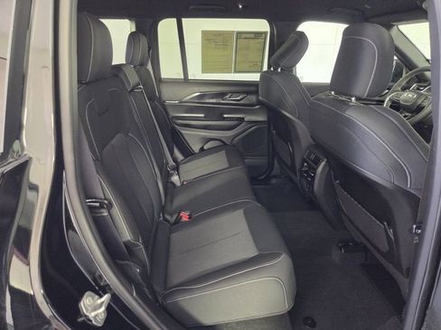 Certified 2025 Jeep Grand Cherokee Laredo w/ Luxury Tech Group I image 31