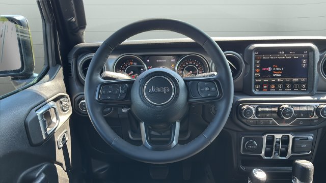 Used 2023 Jeep Gladiator Sport AWD/4WD image 13