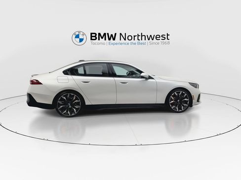 Used 2026 BMW i5 eDrive40 w/ M Sport Package image 4