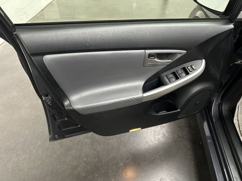 Used 2015 Toyota Prius Four image 16
