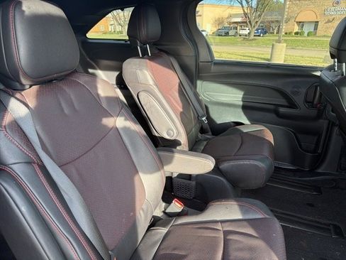Used 2025 Toyota Sienna XSE image 14