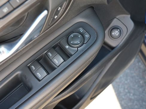 Used 2023 GMC Terrain SLT AWD/4WD image 16