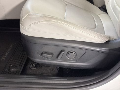 Used 2025 Hyundai Tucson Limited FWD image 14