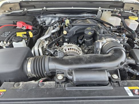 Used 2025 Jeep Gladiator Sport AWD/4WD image 28