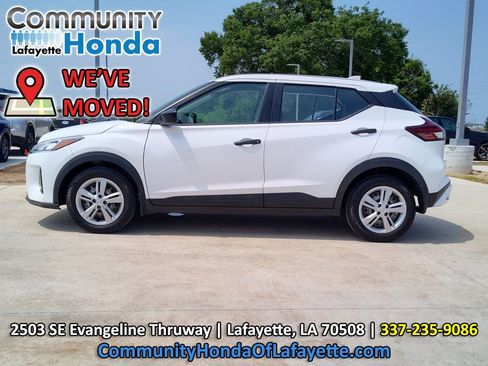 Used 2023 Nissan Kicks S FWD image 4