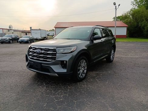 Used 2025 Ford Explorer Active w/ Active Comfort Package AWD/4WD image 11