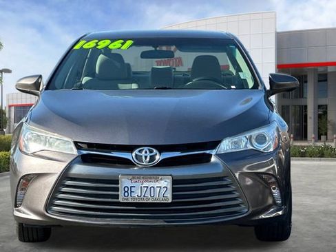 Used 2015 Toyota Camry LE image 10