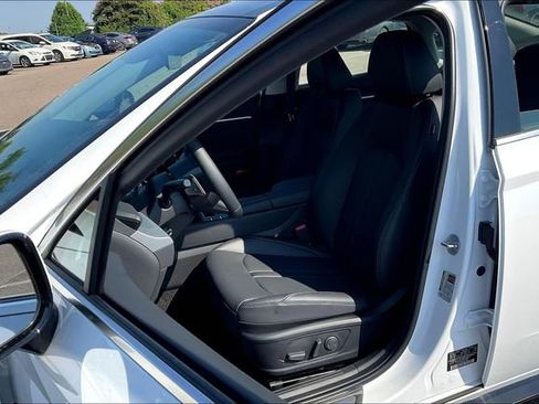 New 2025 Hyundai Sonata Limited image 9
