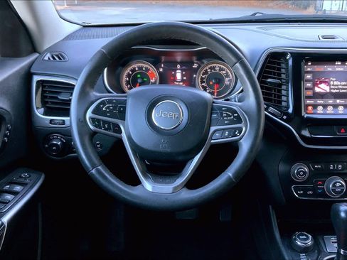 Used 2022 Jeep Cherokee Limited w/ Mopar Interior Package image 6