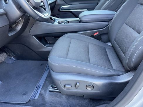 Used 2025 Chevrolet Traverse LT image 13