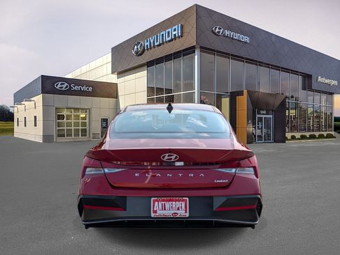 Used 2025 Hyundai Elantra Limited FWD image 4