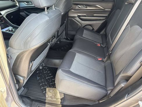 Certified 2024 Jeep Grand Cherokee Laredo RWD image 16
