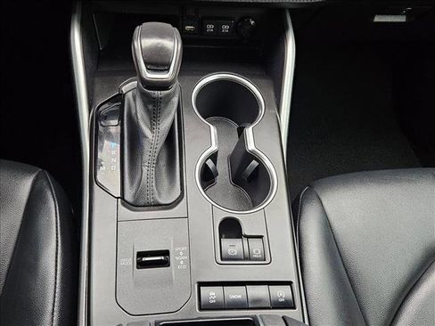 Used 2021 Toyota Highlander XLE image 12