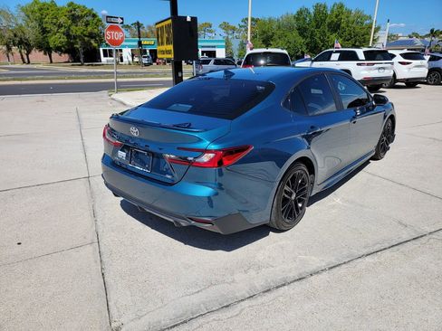 Used 2025 Toyota Camry SE image 4