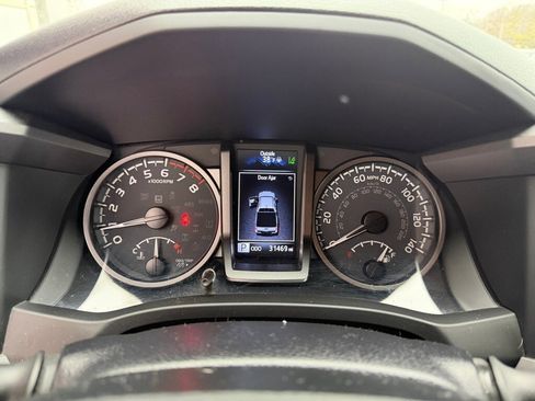 Used 2022 Toyota Tacoma TRD Sport image 14