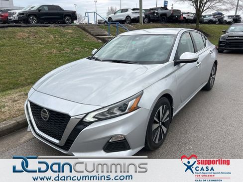 Used 2022 Nissan Altima 2.5 SV image 1
