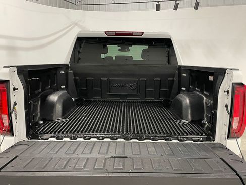 Used 2025 GMC Sierra 1500 SLT image 5