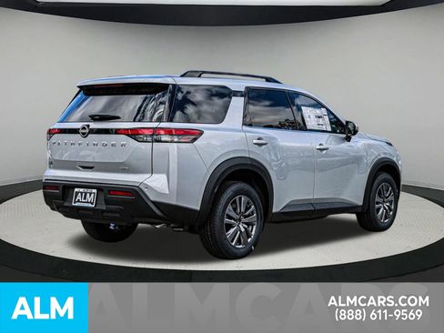 Used 2025 Nissan Pathfinder SV image 6