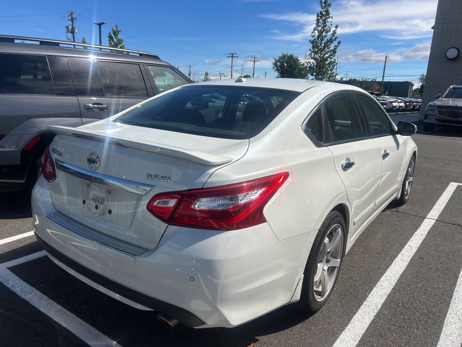 Used 2017 Nissan Altima 3.5 SL w/ 3.5SL Technology Package FWD image 4