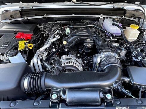 New 2025 Jeep Gladiator High Tide image 11