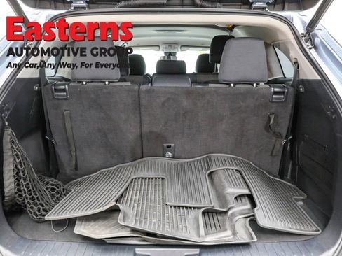 Used 2023 Toyota Highlander LE image 9