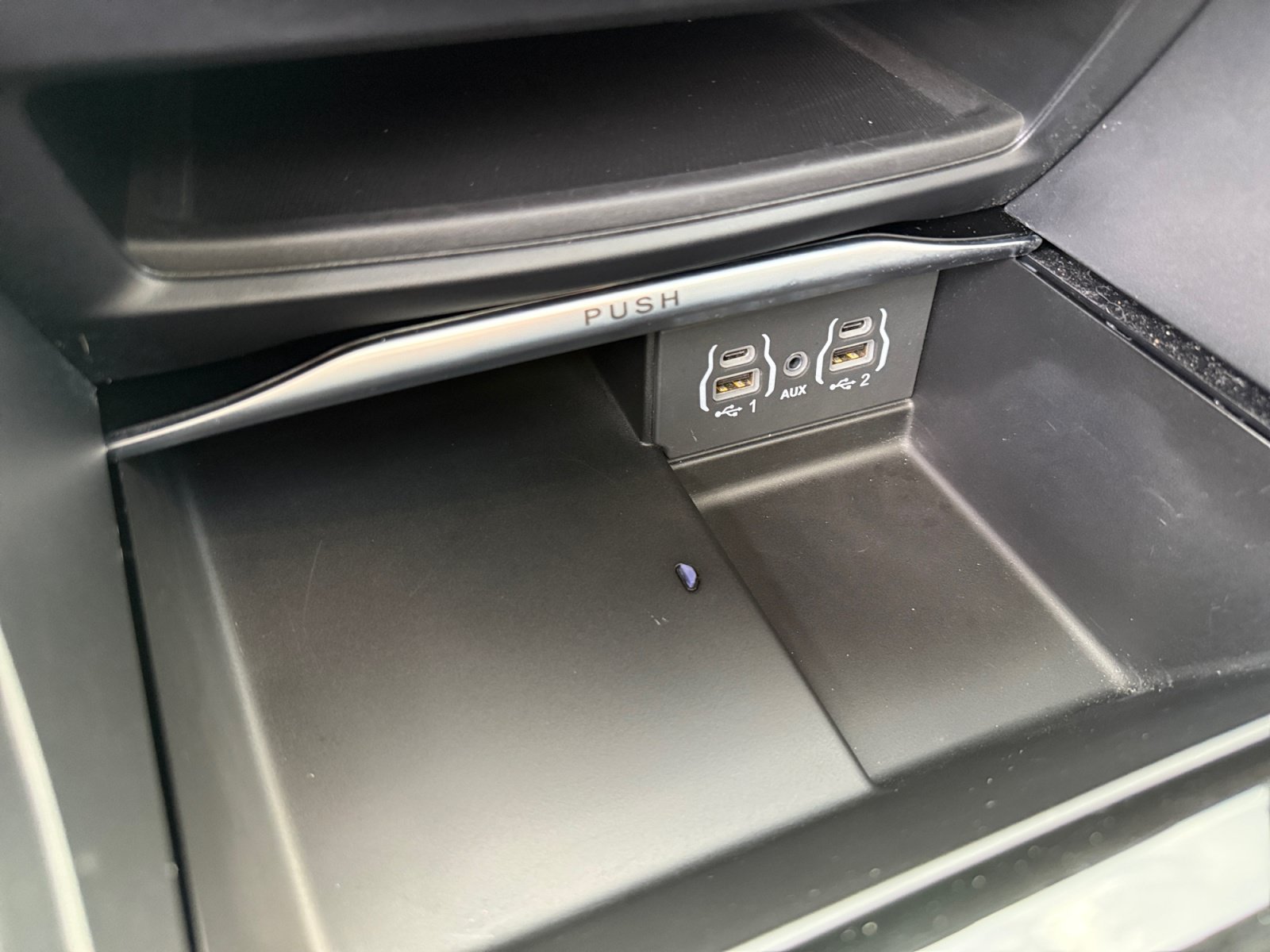 Used 2024 Chrysler Pacifica Premium FWD image 20
