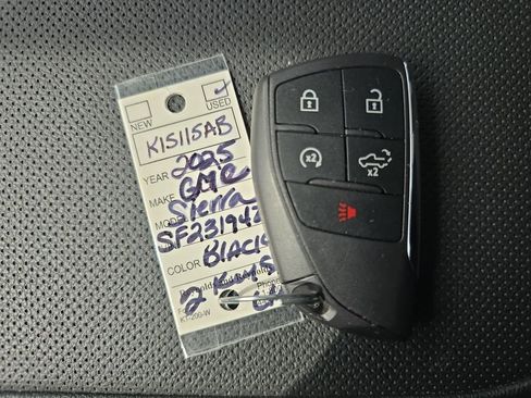 Certified 2025 GMC Sierra 2500 AT4 w/ AT4 Premium Plus Package image 17