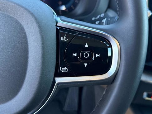 Certified 2025 Volvo XC60 B5 Plus image 28