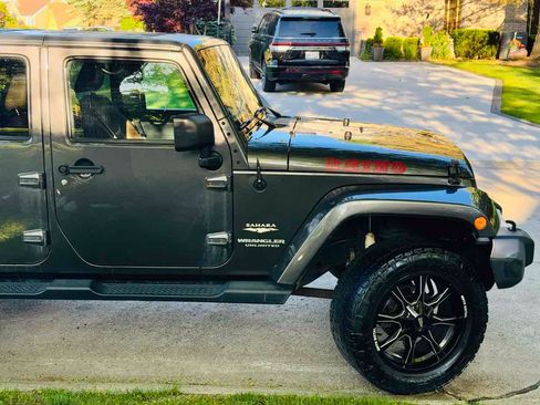 Used 2014 Jeep Wrangler Unlimited Sahara w/ Connectivity Group AWD/4WD image 2