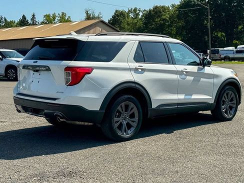 Used 2023 Ford Explorer XLT w/ Equipment Group 202A AWD/4WD image 3