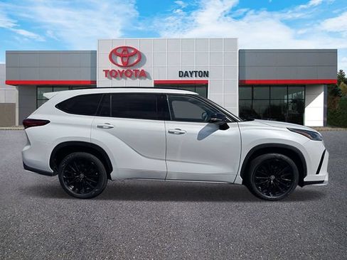 Used 2023 Toyota Highlander XSE AWD/4WD image 6