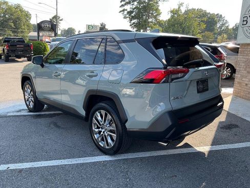 Used 2020 Toyota RAV4 XLE Premium FWD image 3