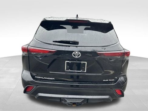 Used 2024 Toyota Highlander XLE image 4