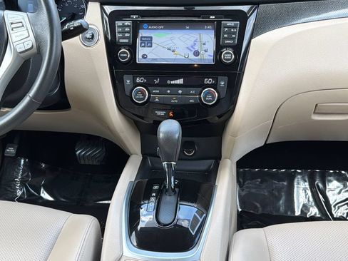Used 2016 Nissan Rogue SL AWD/4WD image 17
