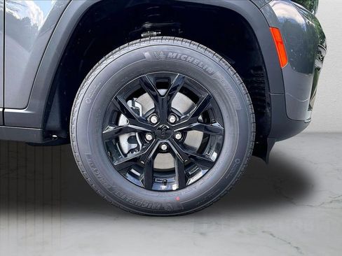 New 2026 Jeep Grand Cherokee L 4WD image 34