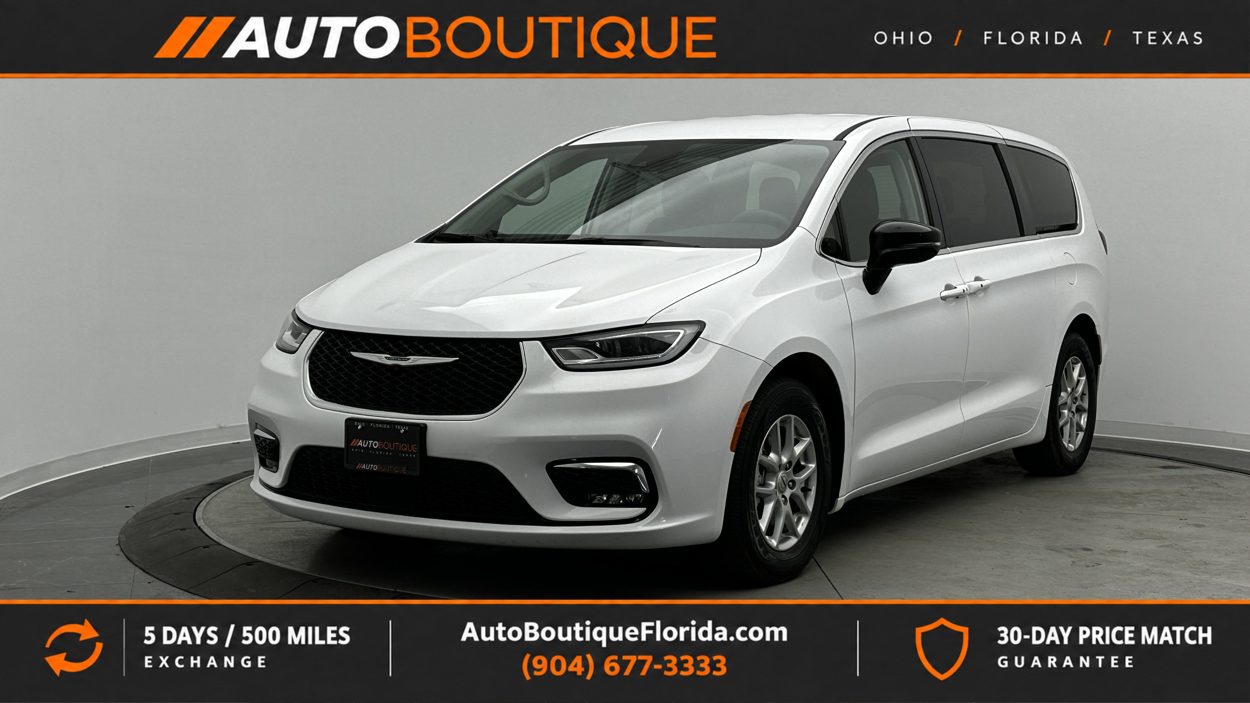 Used 2024 Chrysler Pacifica Touring-L FWD image 1