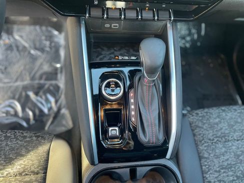 Used 2023 Chevrolet Colorado Z71 w/ Z71 Convenience Package 2 image 15