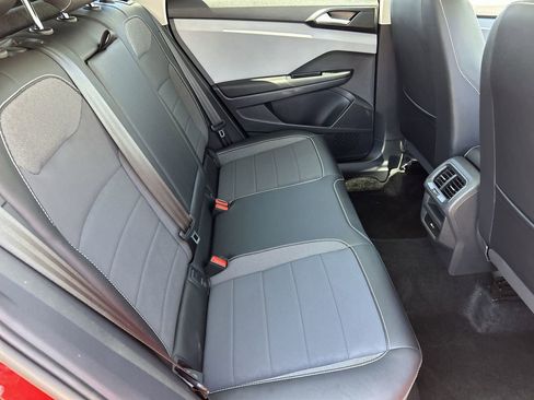 Certified 2022 Volkswagen Taos SE w/ Panoramic Sunroof Package FWD image 11