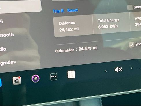 Used 2024 Tesla Model Y Long Range AWD/4WD image 12
