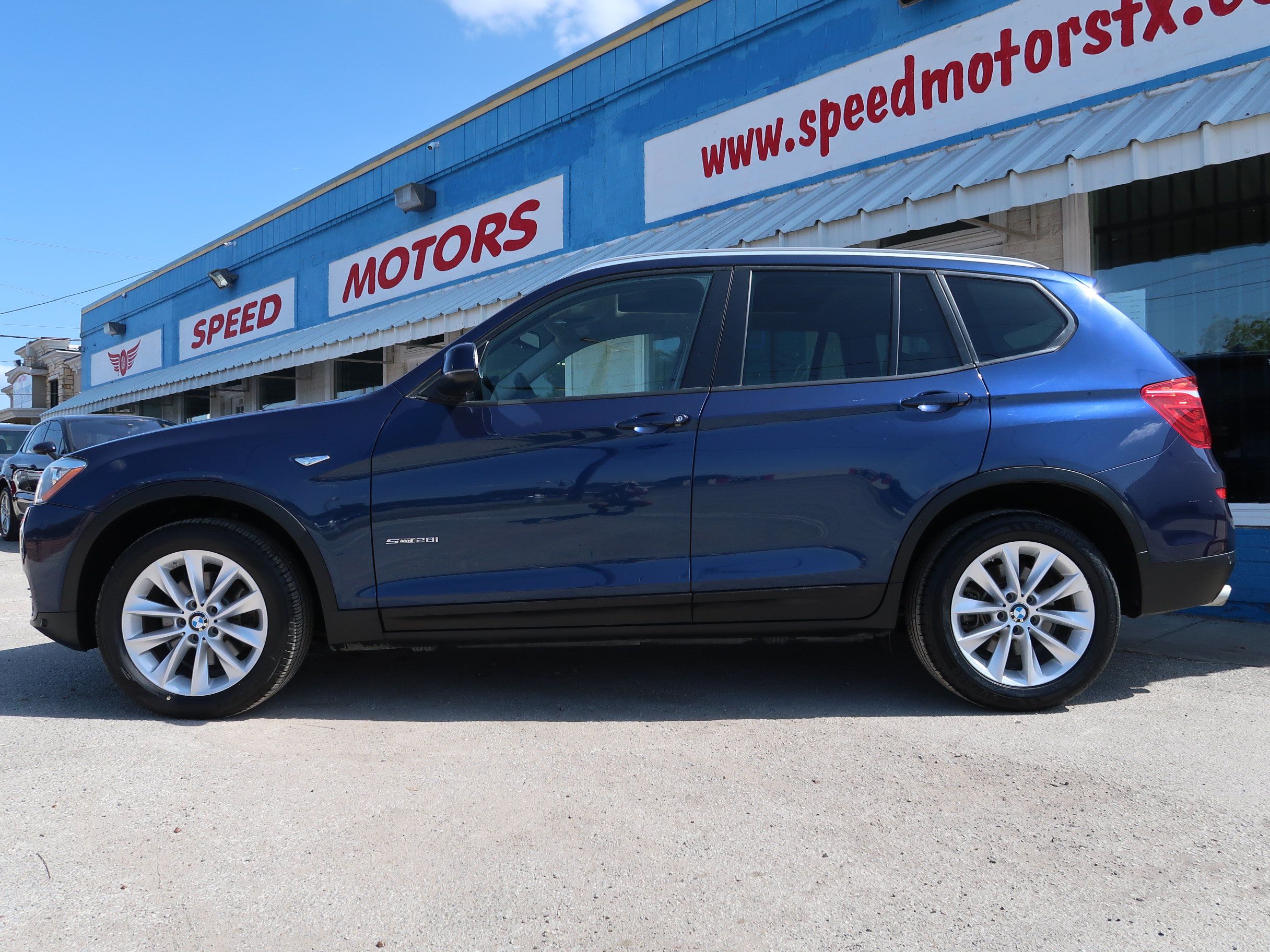 Used 2017 BMW X3 sDrive28i RWD image 3