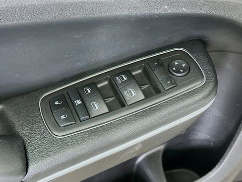 Used 2022 Chrysler 300 Touring w/ Sport Appearance Package image 15